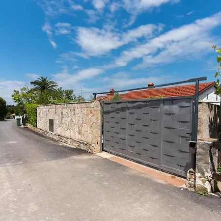 Beachfront House Sanja Dom wakacyjny