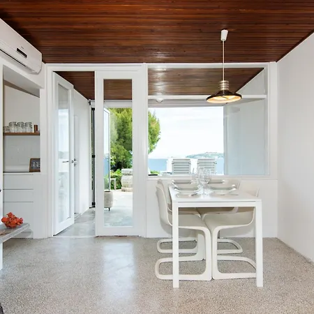 Holiday home Beachfront House Sanja Crveni Vrh